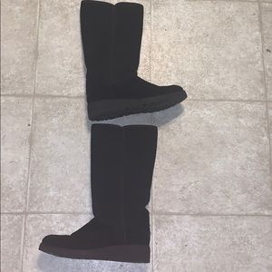 Like new black uggs